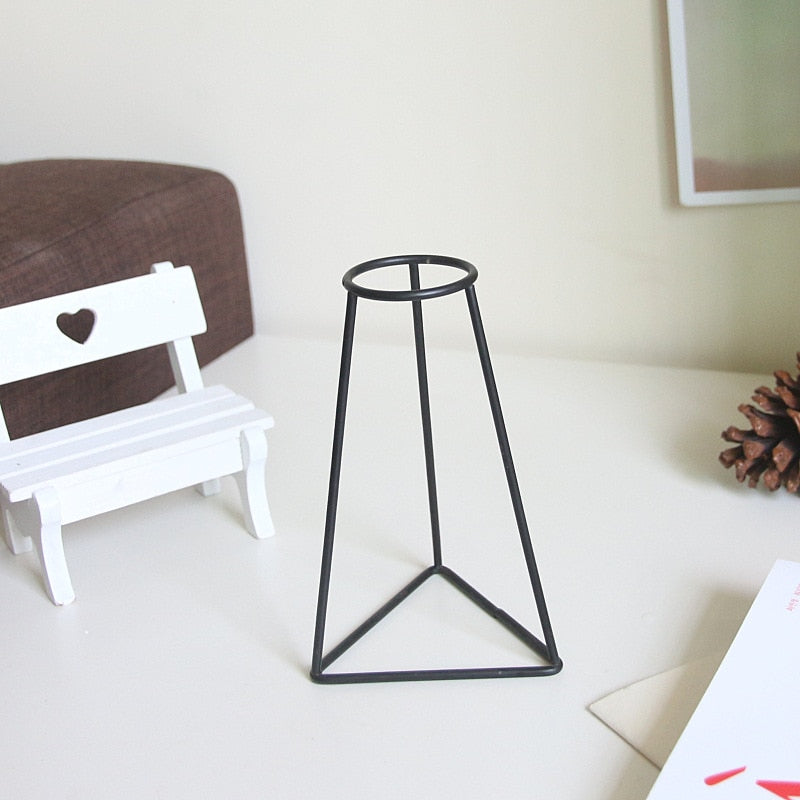 Retro Nordic Iron Flower Vase