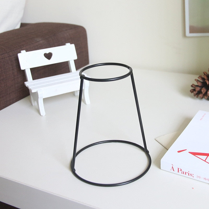 Retro Nordic Iron Flower Vase