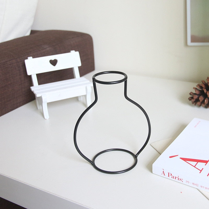 Retro Nordic Iron Flower Vase